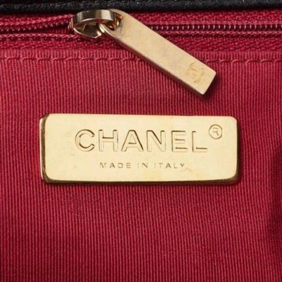 Chanel Black Quilted Goatskin Leather Medium Chanel 19 Bag - Picture 8 of 12